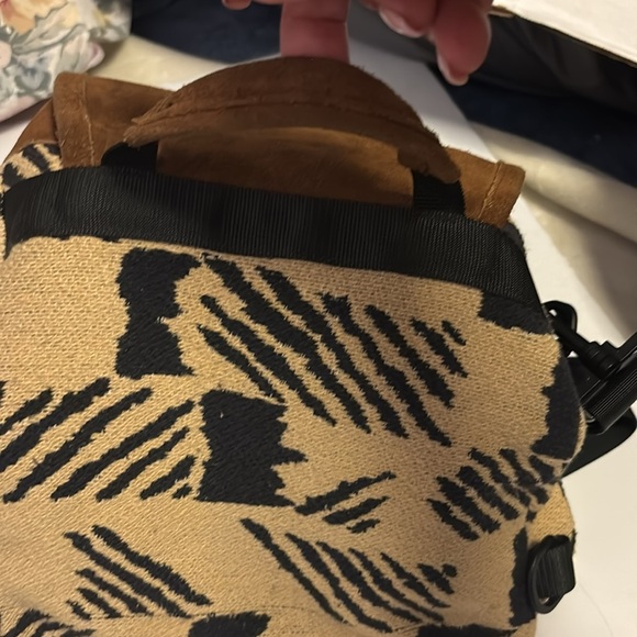 EASTERN MOUNTAIN SPORTS BACK PACK
BROWN SUEDE WITH TAN AND BLACK THICK CLOTH - Picture 13 of 16